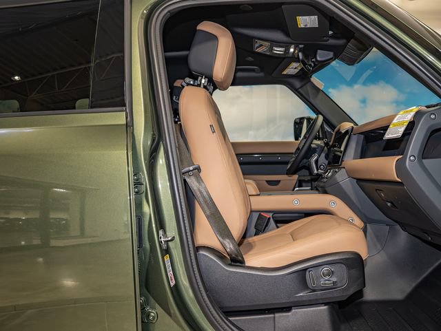 New 2026 Land Rover Defender 130 X-Dynamic SE image 21