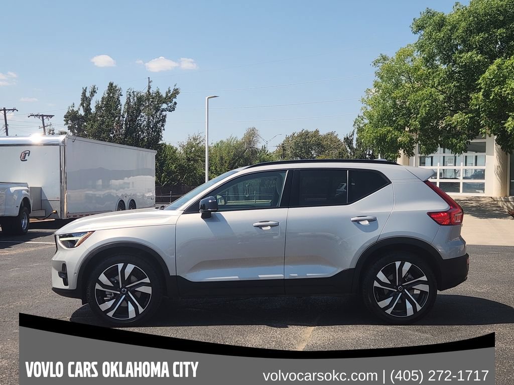 Certified 2024 Volvo XC40 B5 Plus w/ Protection Package Premier AWD/4WD image 3