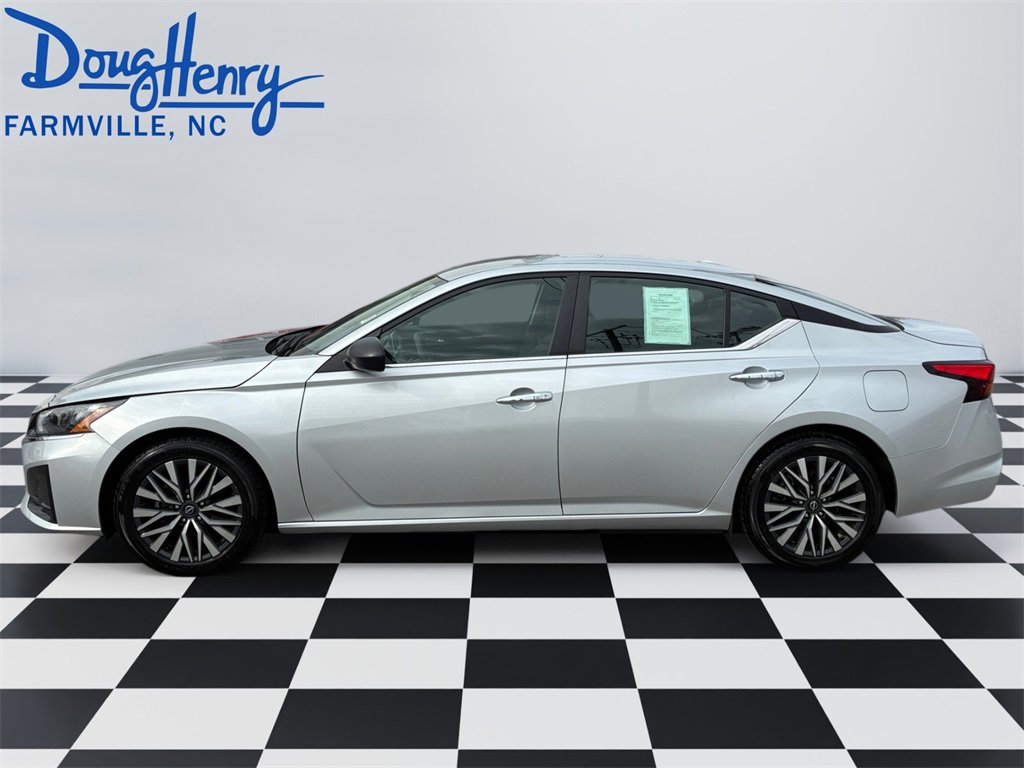 Used 2024 Nissan Altima 2.5 SV image 2