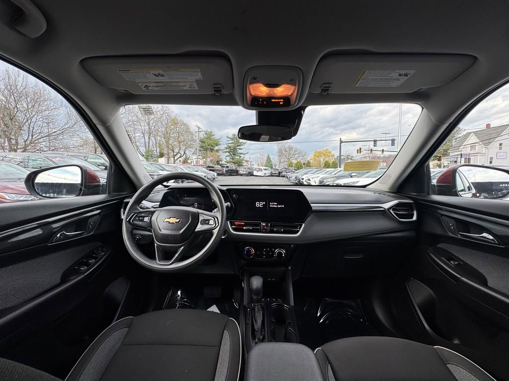 Used 2025 Chevrolet TrailBlazer LT AWD/4WD image 15