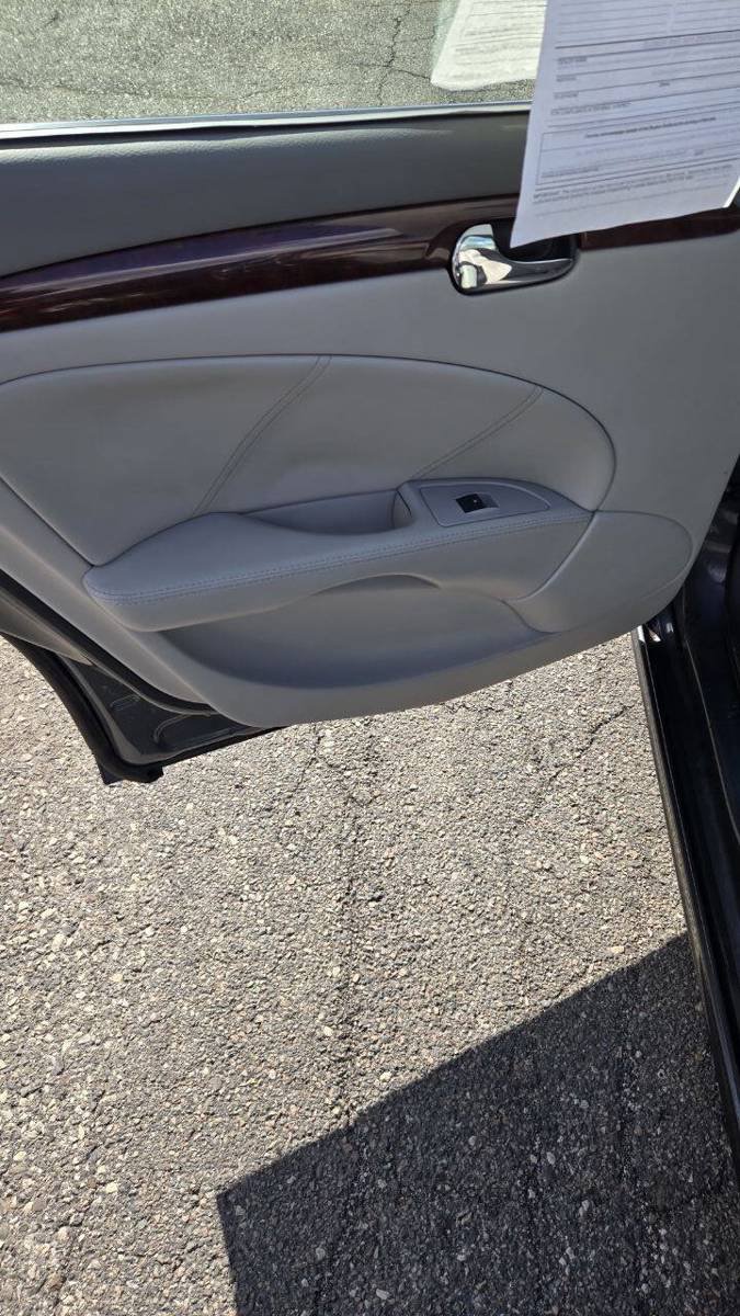 Used 2010 Buick Lucerne CXL FWD image 11
