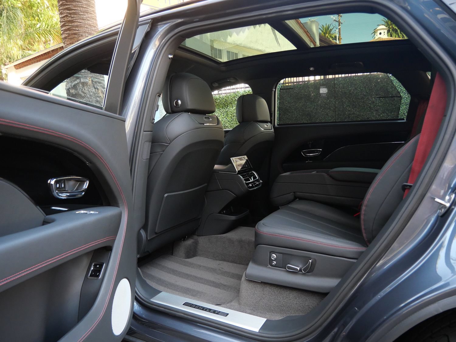 Used 2024 Bentley Bentayga Extended Wheelbase AWD/4WD image 21