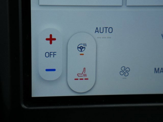 Used 2022 Ford Edge Titanium image 5