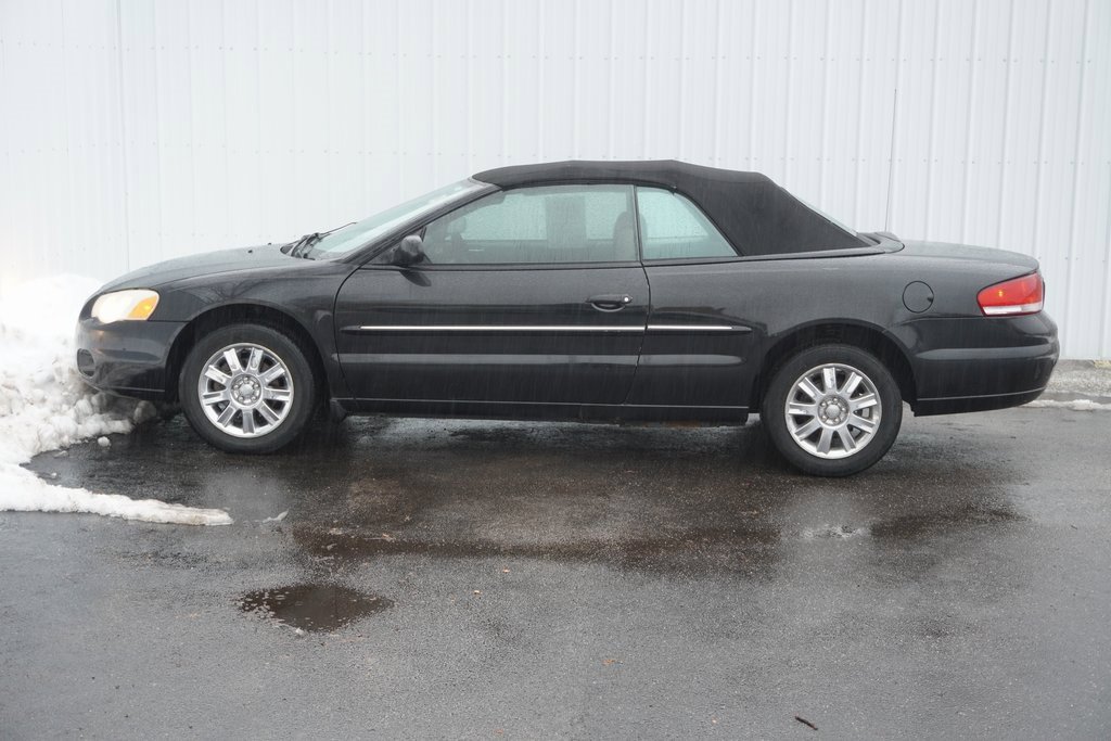 Used 2005 Chrysler Sebring Limited w/ Electronics Convenience Group image 3