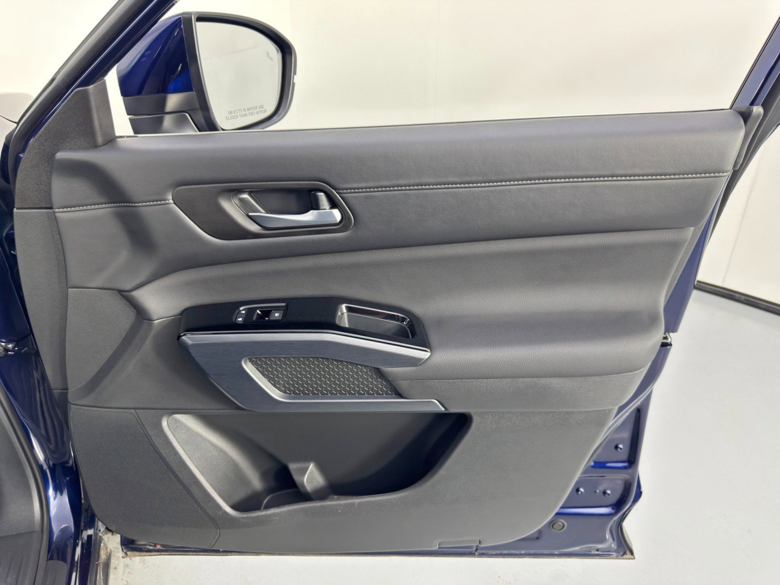 Used 2025 Nissan Pathfinder SL image 41