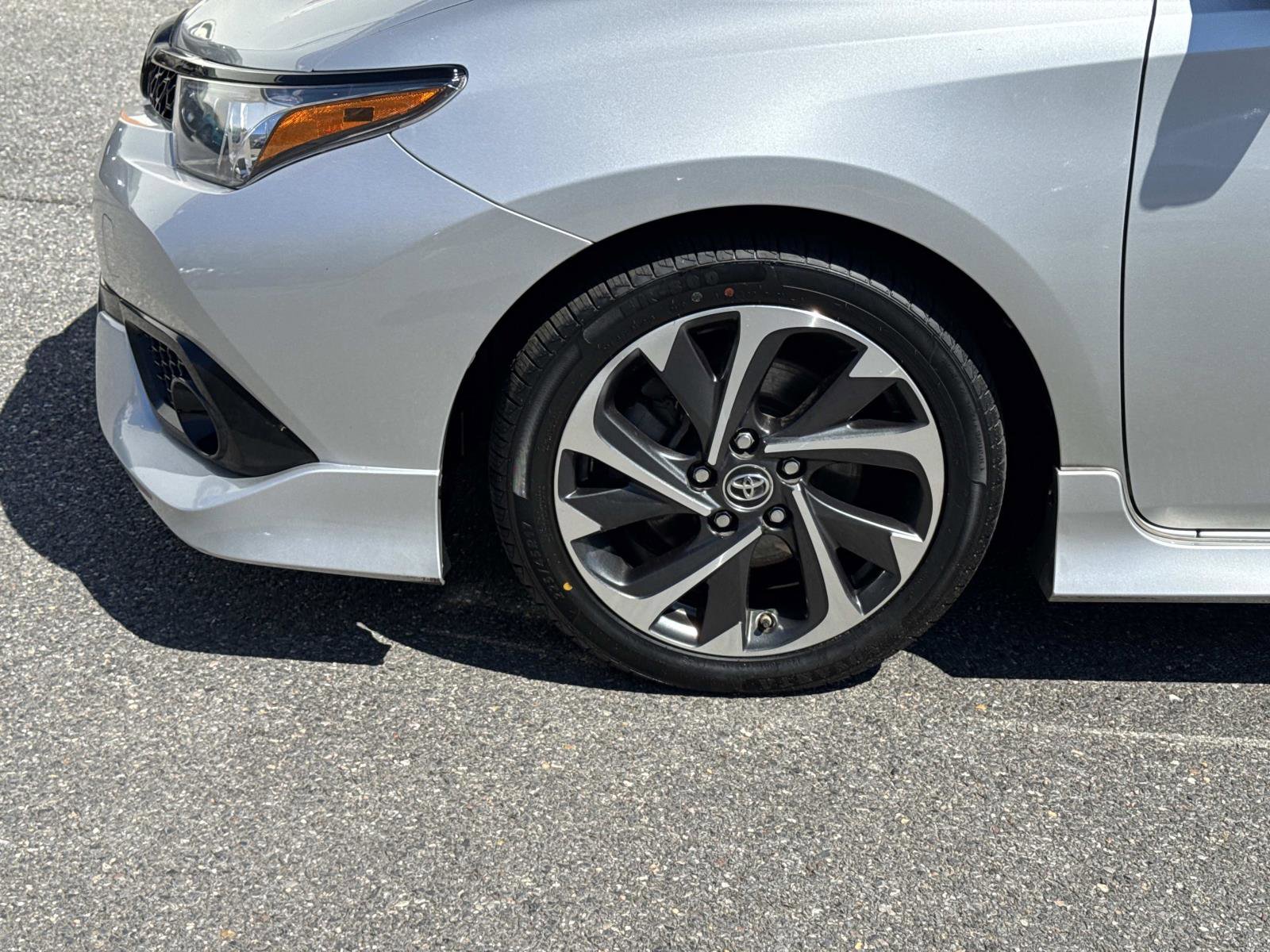 Used 2018 Toyota Corolla iM w/ All-Weather Mat Package image 29