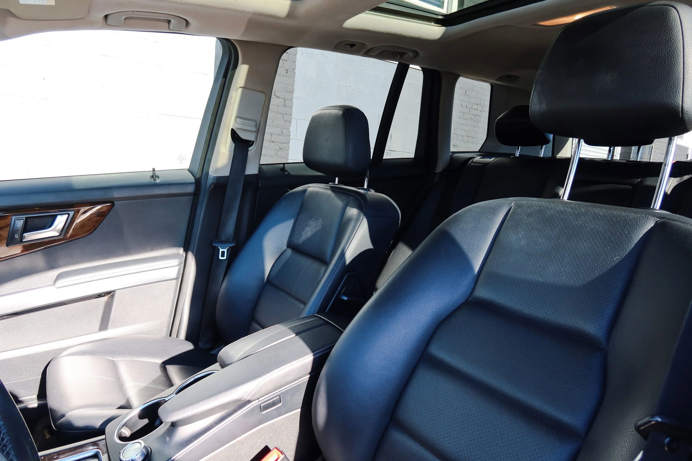 Used 2015 Mercedes-Benz GLK 350 4MATIC w/ Premium 1 Package image 12