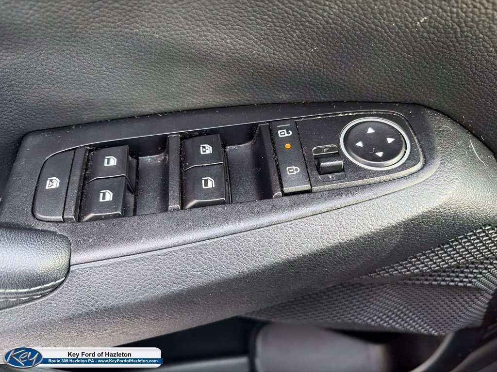 Used 2025 Kia Seltos S AWD/4WD image 19