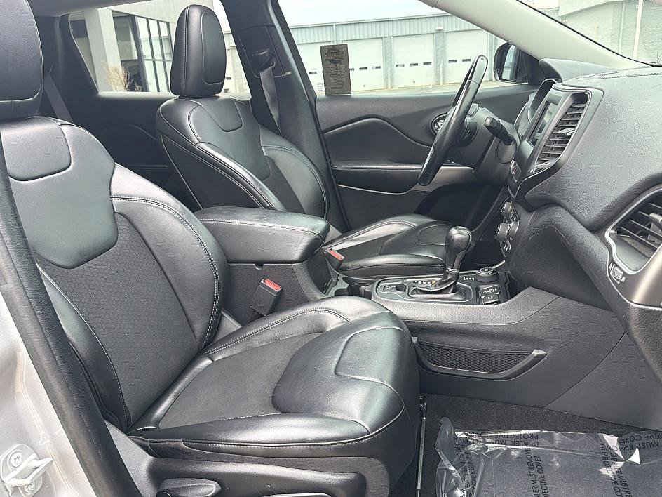 Used 2020 Jeep Cherokee Latitude Plus w/ Cold Weather Group image 20