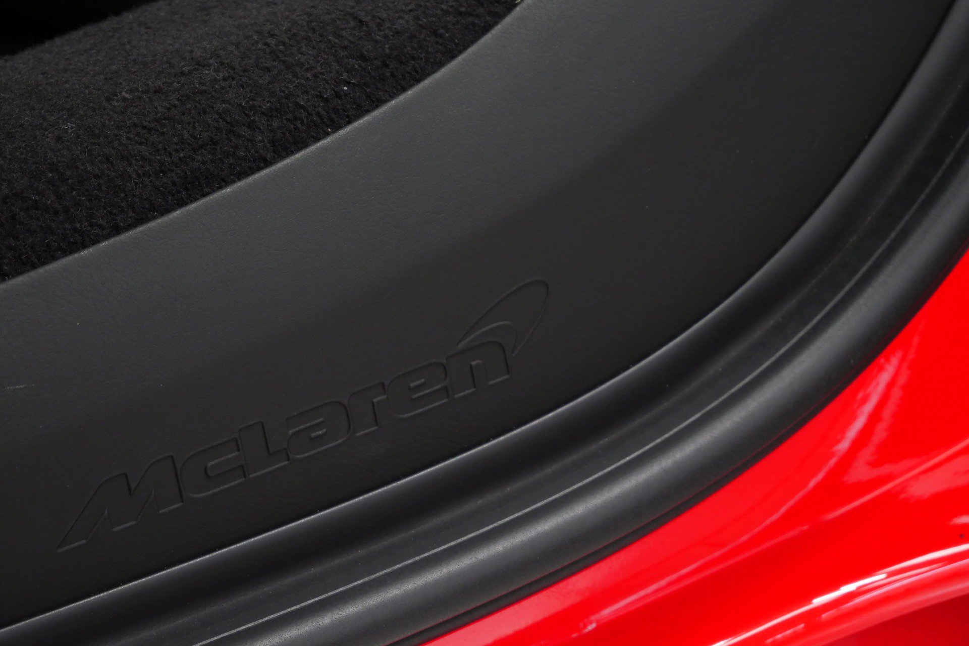 Used 2024 McLaren Artura image 30