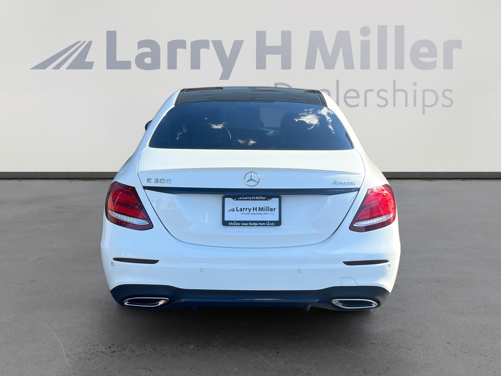 Used 2018 Mercedes-Benz E 300 4MATIC image 4