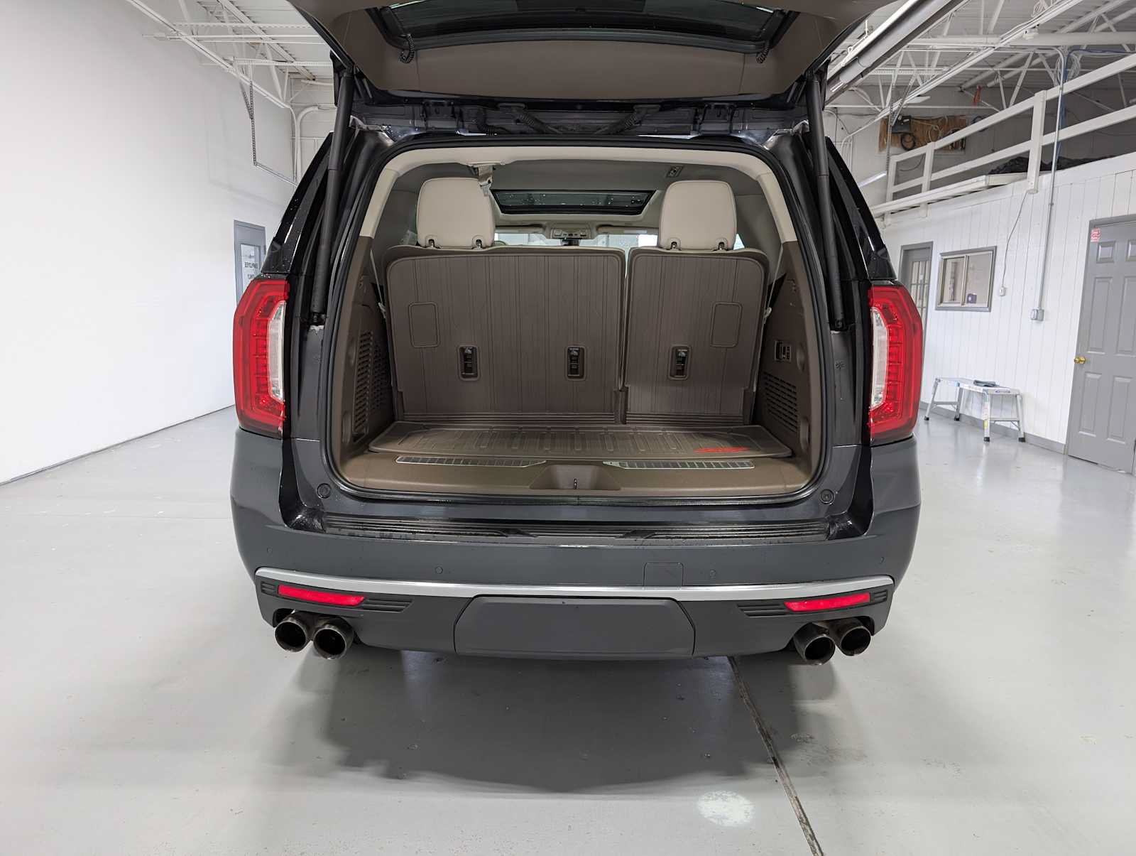 Certified 2022 GMC Yukon Denali w/ Max Trailering Package AWD/4WD image 42