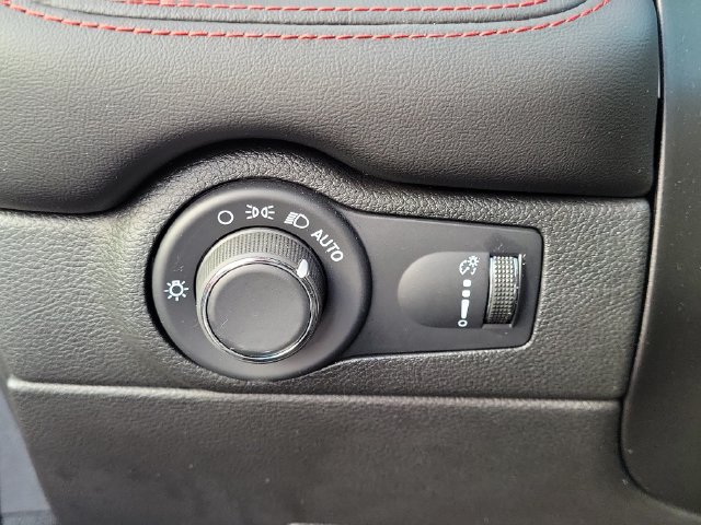 Used 2024 Dodge Durango GT w/ Blacktop Package RWD image 13