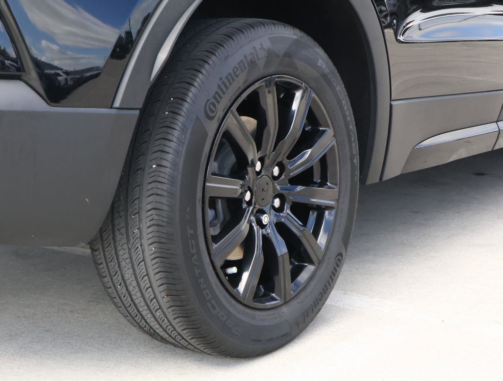 Certified 2023 Cadillac XT4 Sport w/ Technology Package image 12