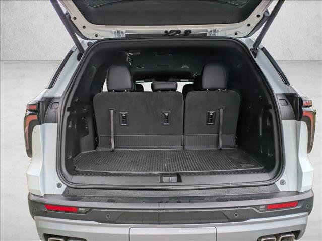 Used 2026 Chevrolet Traverse LT FWD image 6