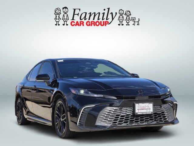 Used 2025 Toyota Camry SE w/ Convenience Package FWD image 2