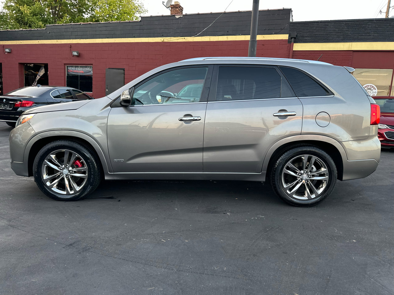Used 2014 Kia Sorento SX w/ 3rd Row Package image 3
