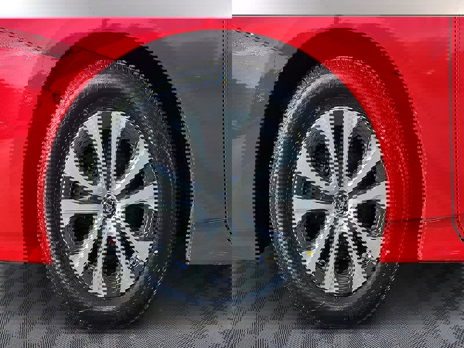 Used 2022 Toyota Prius LE image 7