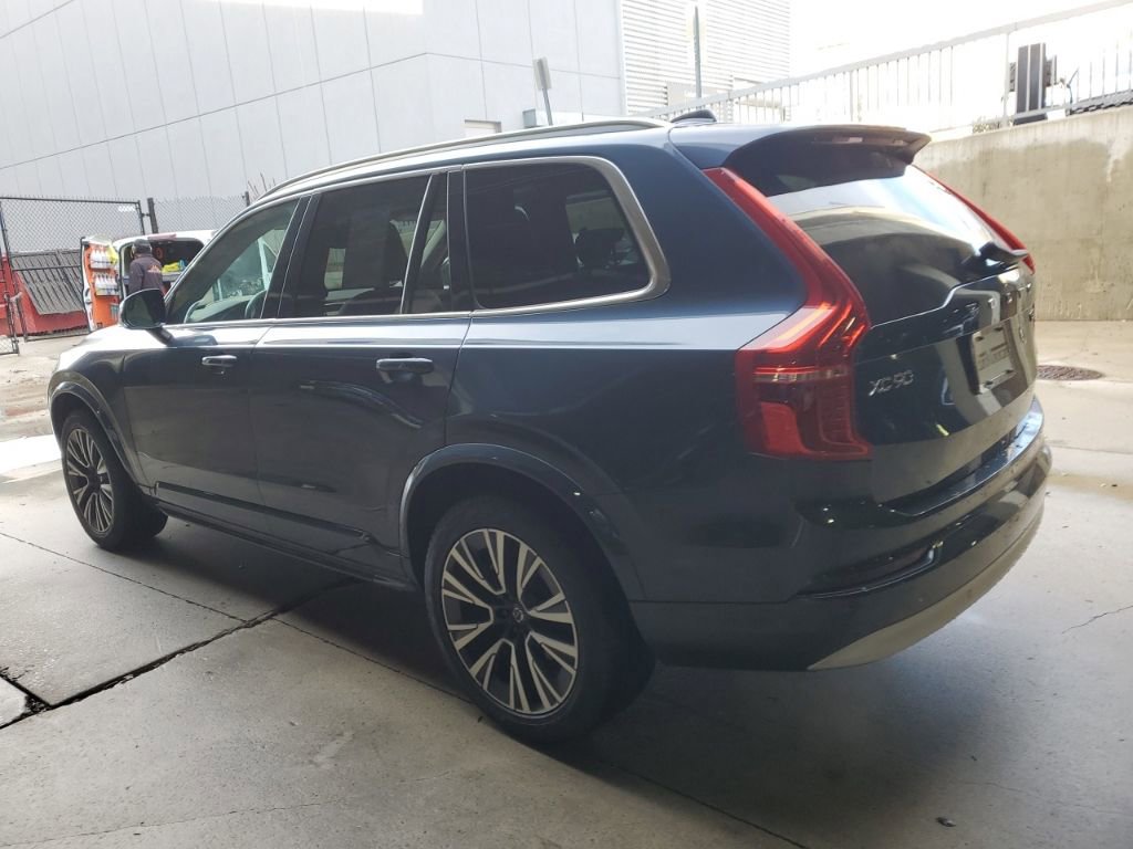 Certified 2022 Volvo XC90 T5 Momentum w/ Advanced Package image 4