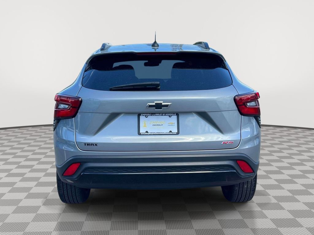 Used 2024 Chevrolet Trax RS w/ Sunroof Package FWD image 6