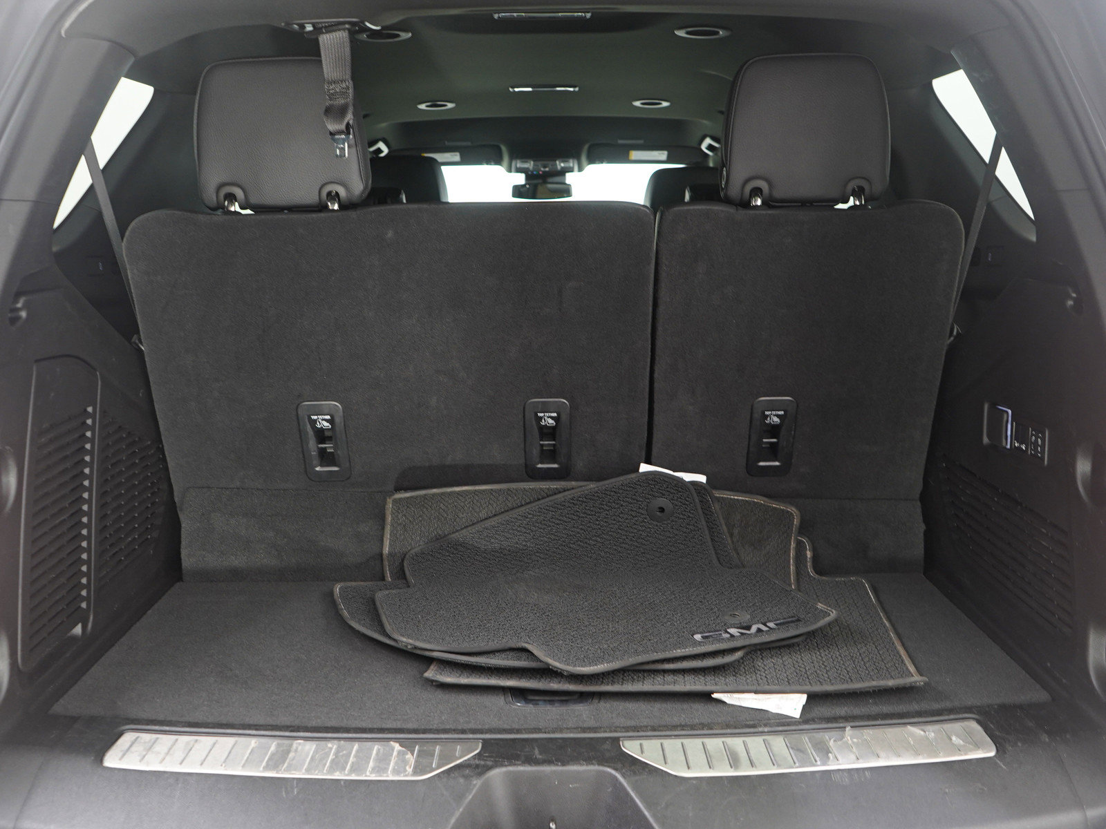 Used 2025 GMC Yukon Denali image 11