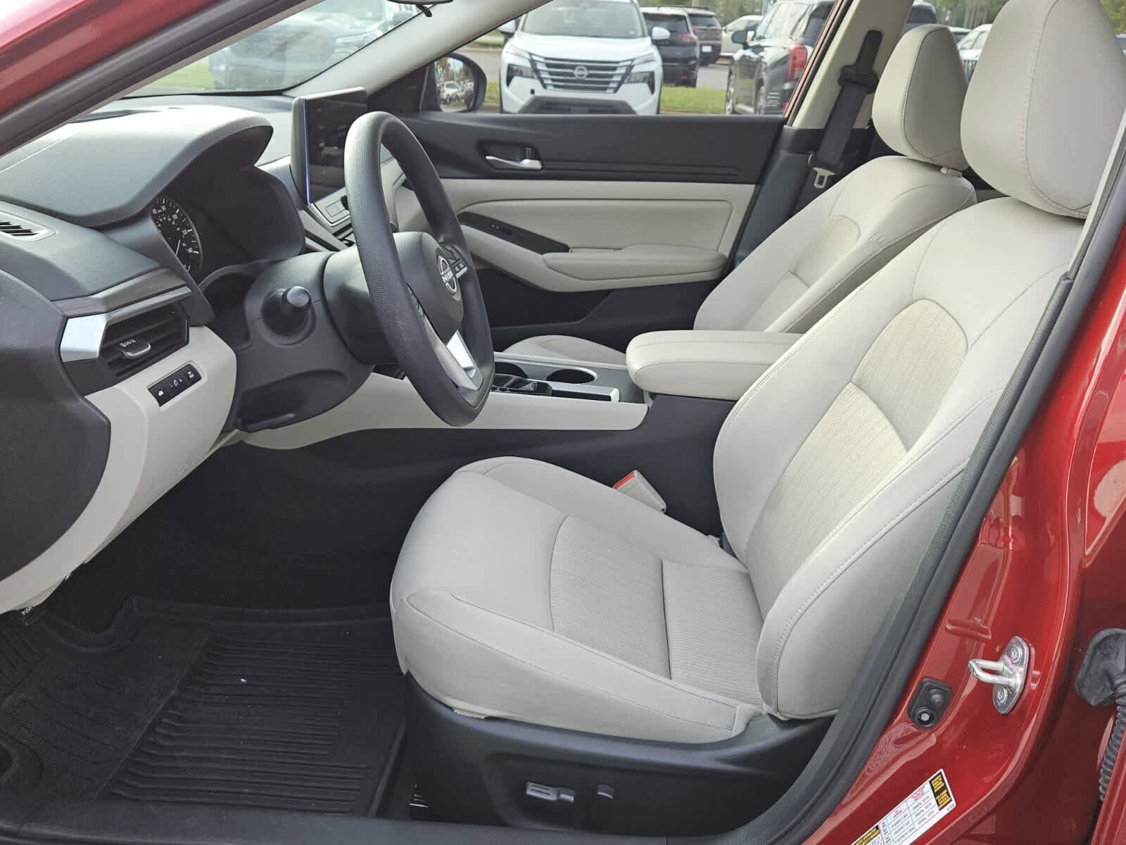Used 2025 Nissan Altima 2.5 SV w/ SV Special Edition Package FWD image 3