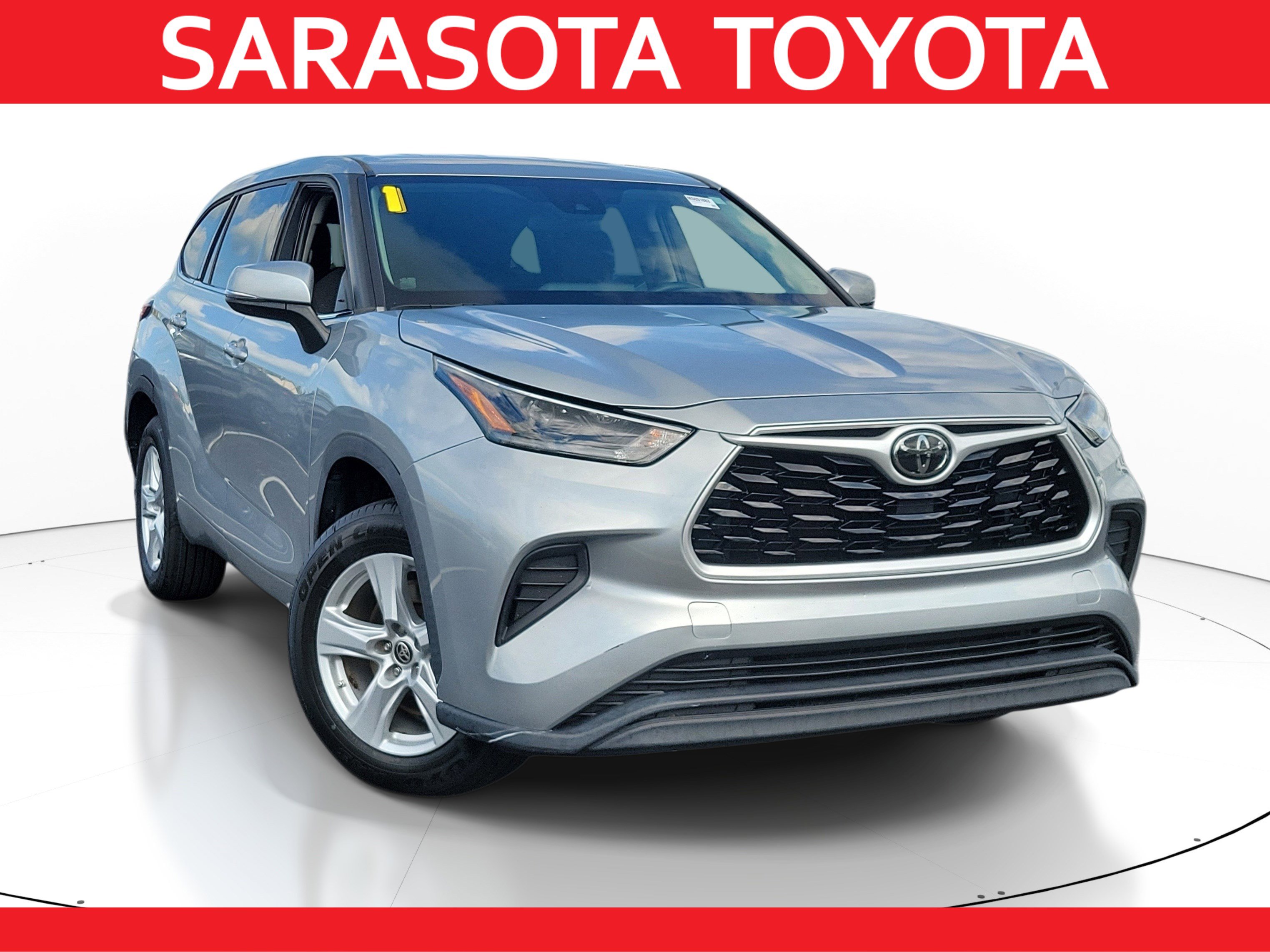 Used 2021 Toyota Highlander L FWD image 1