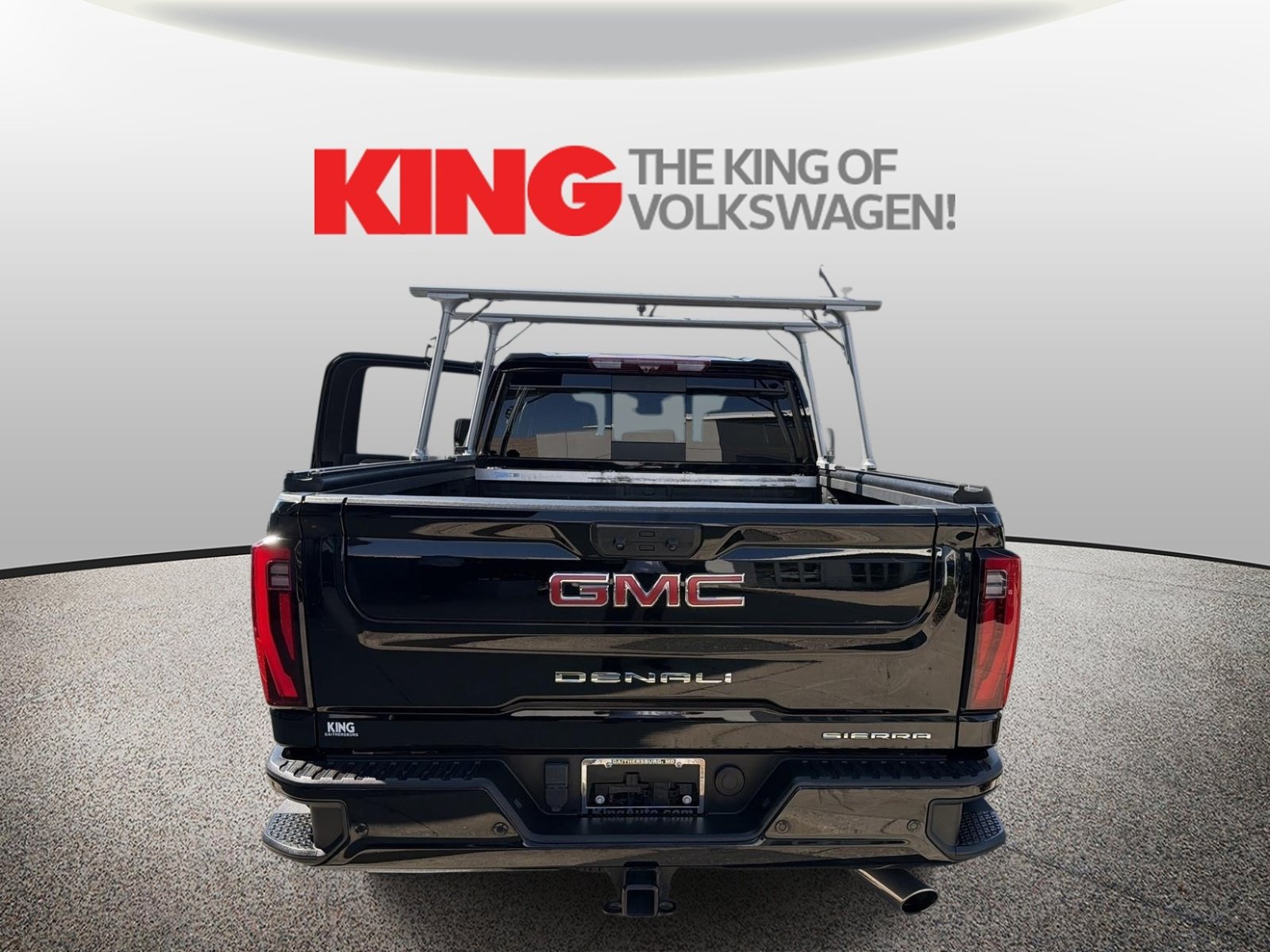 Used 2024 GMC Sierra 2500 Denali w/ Denali Reserve Package AWD/4WD image 3