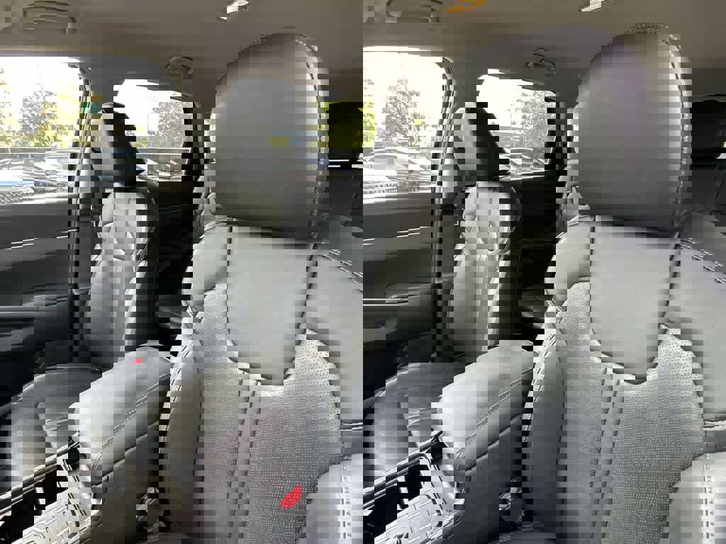 Used 2023 Kia Sorento S image 14