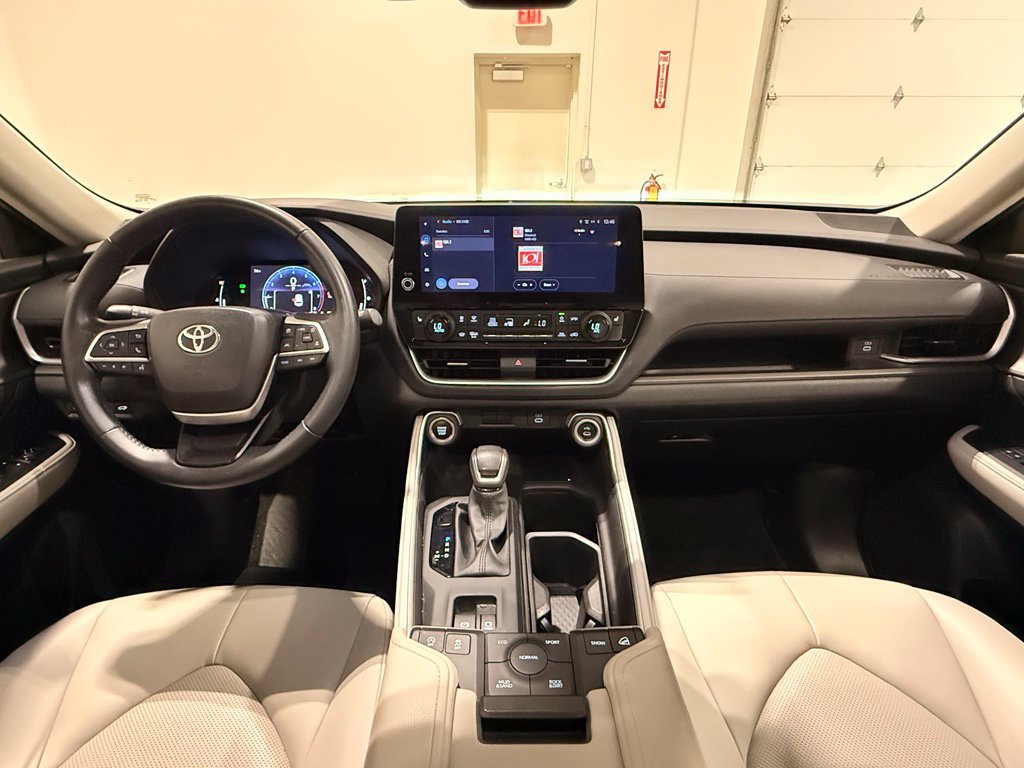 Used 2024 Toyota Grand Highlander AWD image 30
