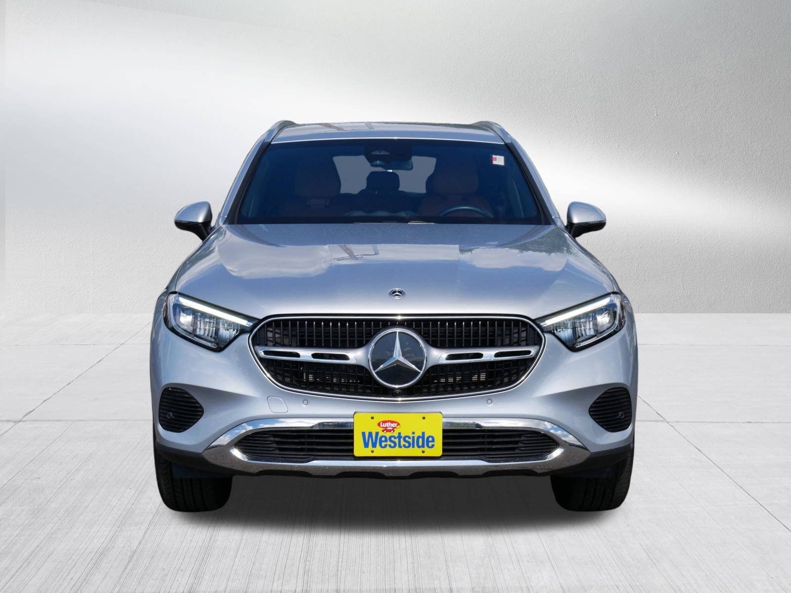 Used 2023 Mercedes-Benz GLC 300 4MATIC image 2