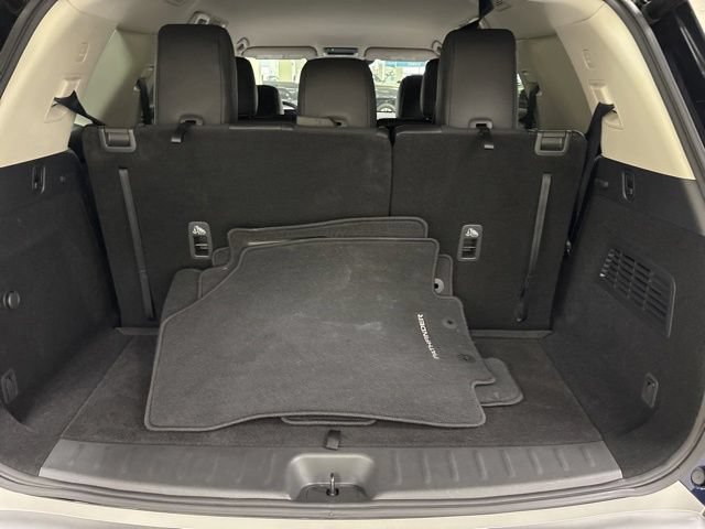 Used 2023 Nissan Pathfinder SL AWD/4WD image 13