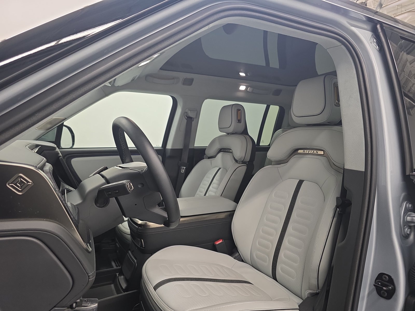 Used 2024 Rivian R1S Adventure Quad AWD/4WD image 20