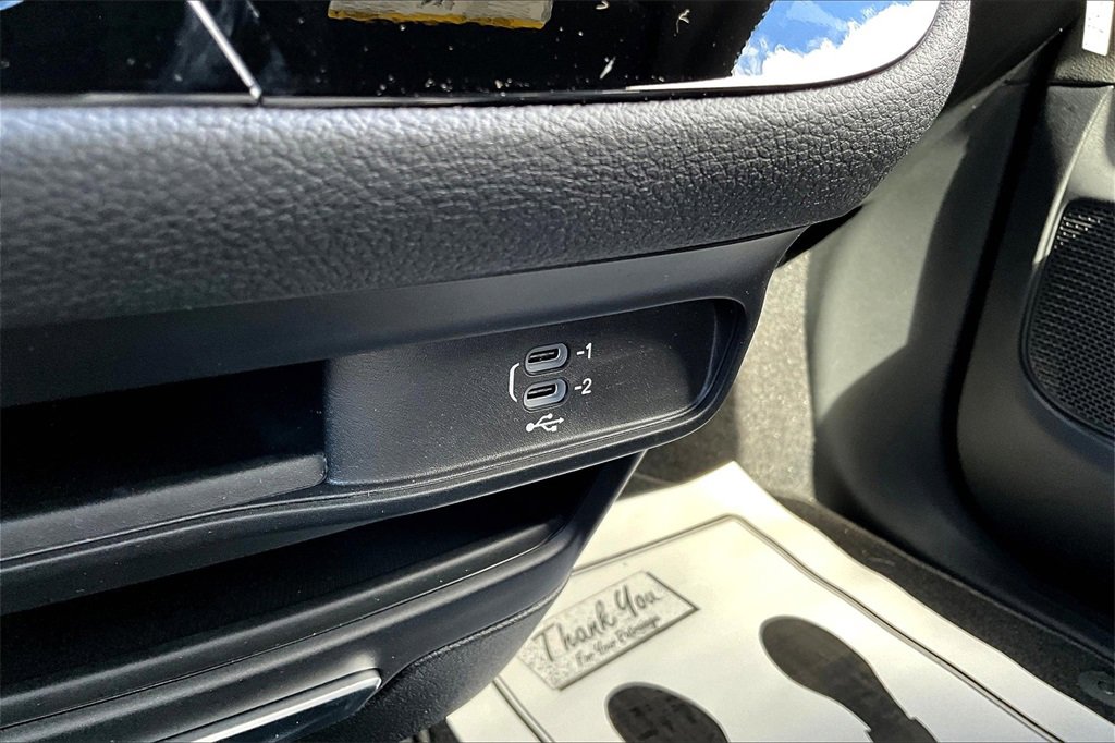 New 2026 Chrysler Pacifica Select image 26