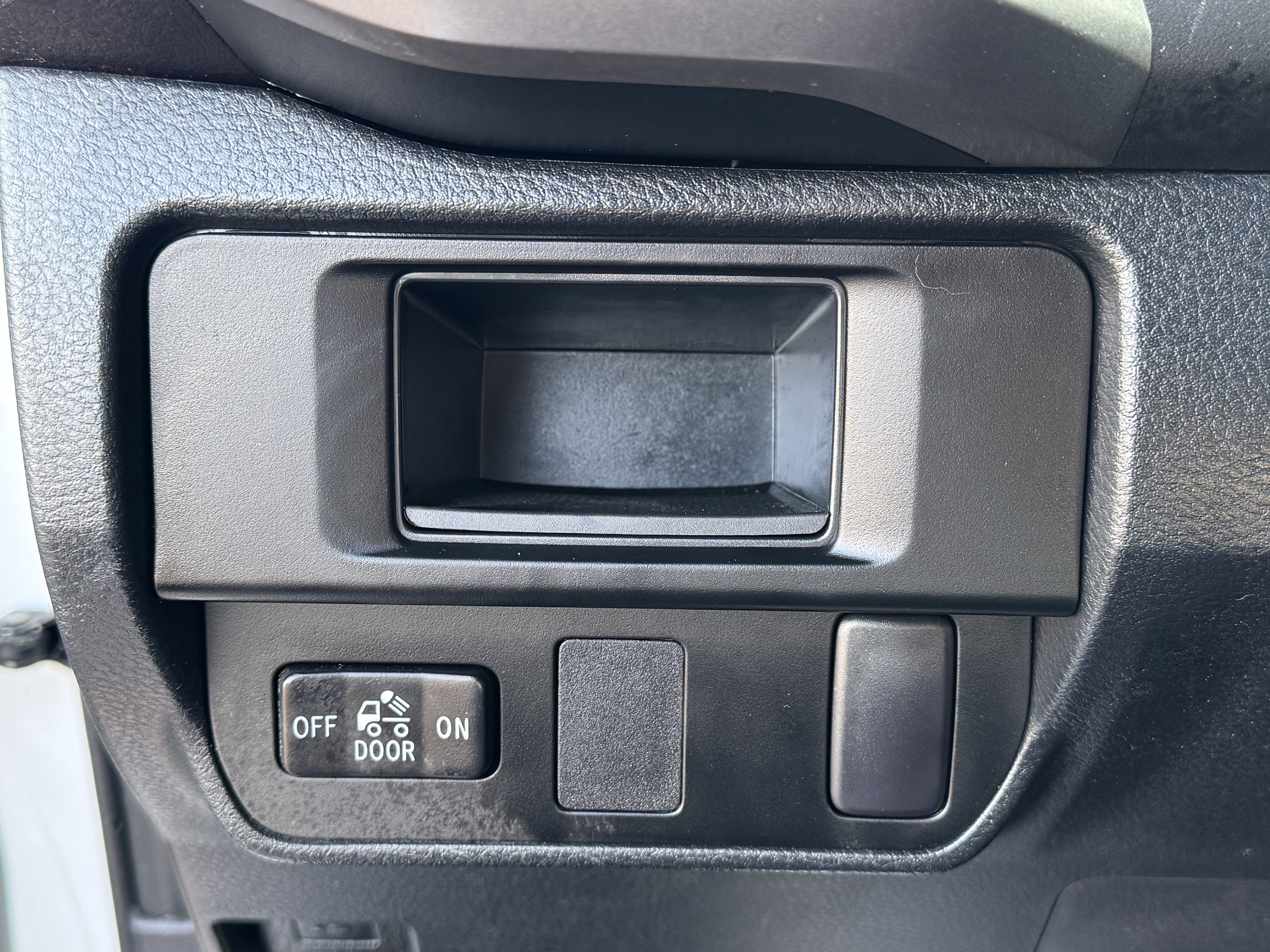 Used 2017 Toyota Tacoma SR5 w/ Tow Package RWD image 15