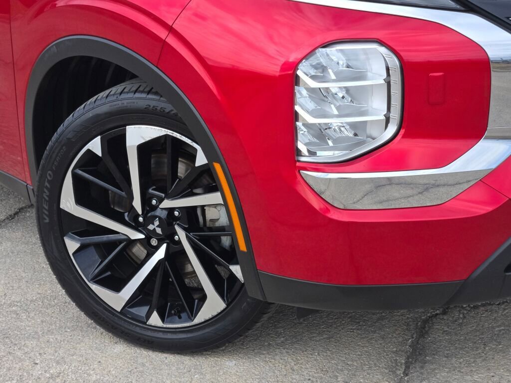 Used 2022 Mitsubishi Outlander ES image 3