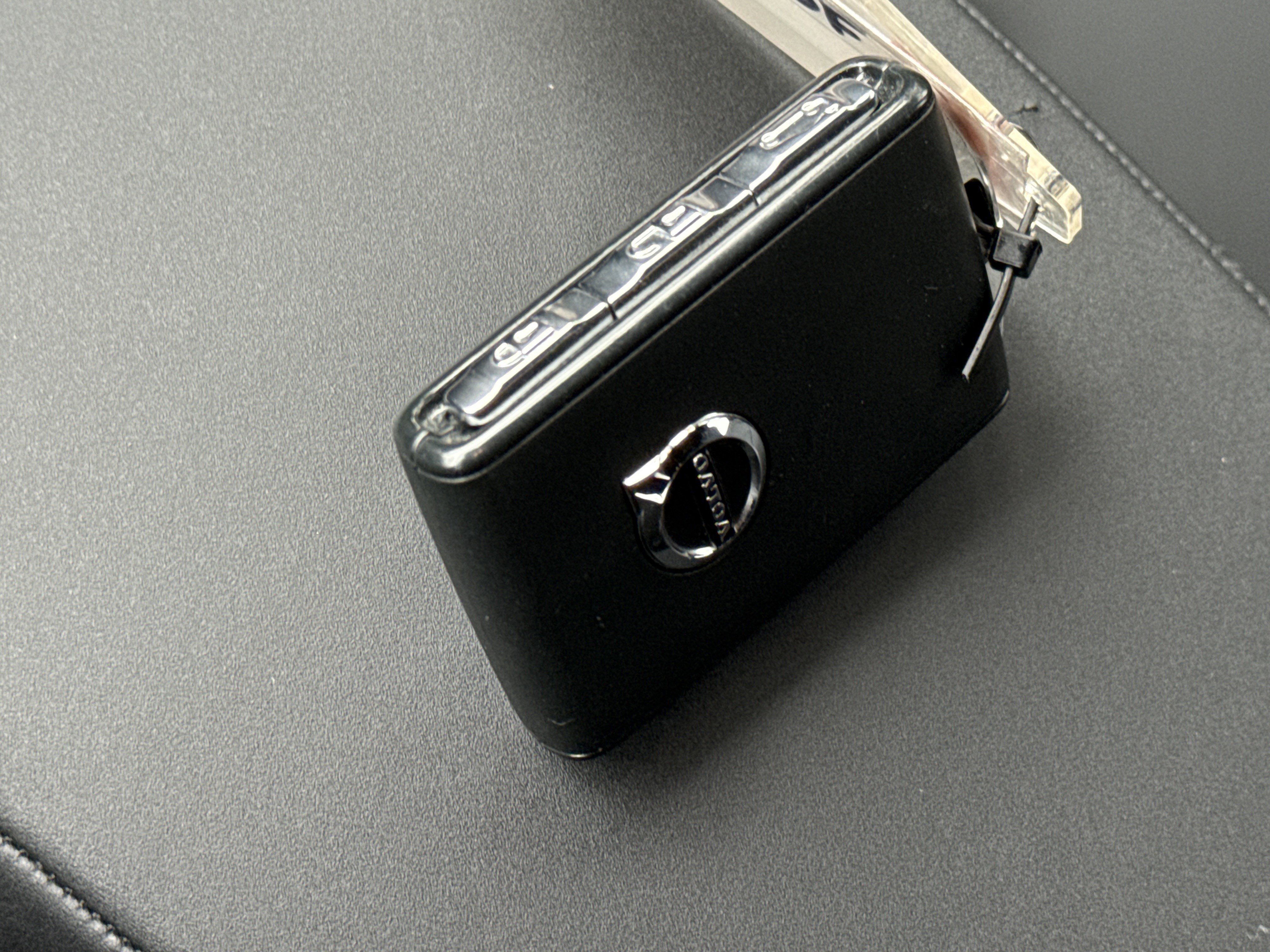 Used 2023 Volvo XC40 Recharge Core image 33