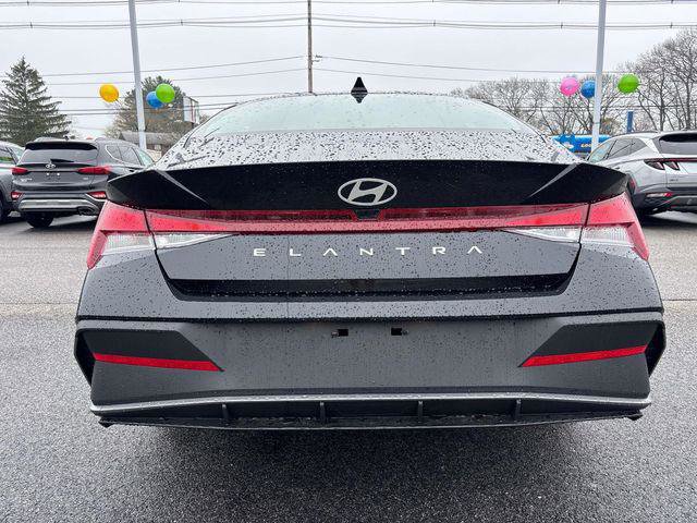 New 2026 Hyundai Elantra SE FWD image 3