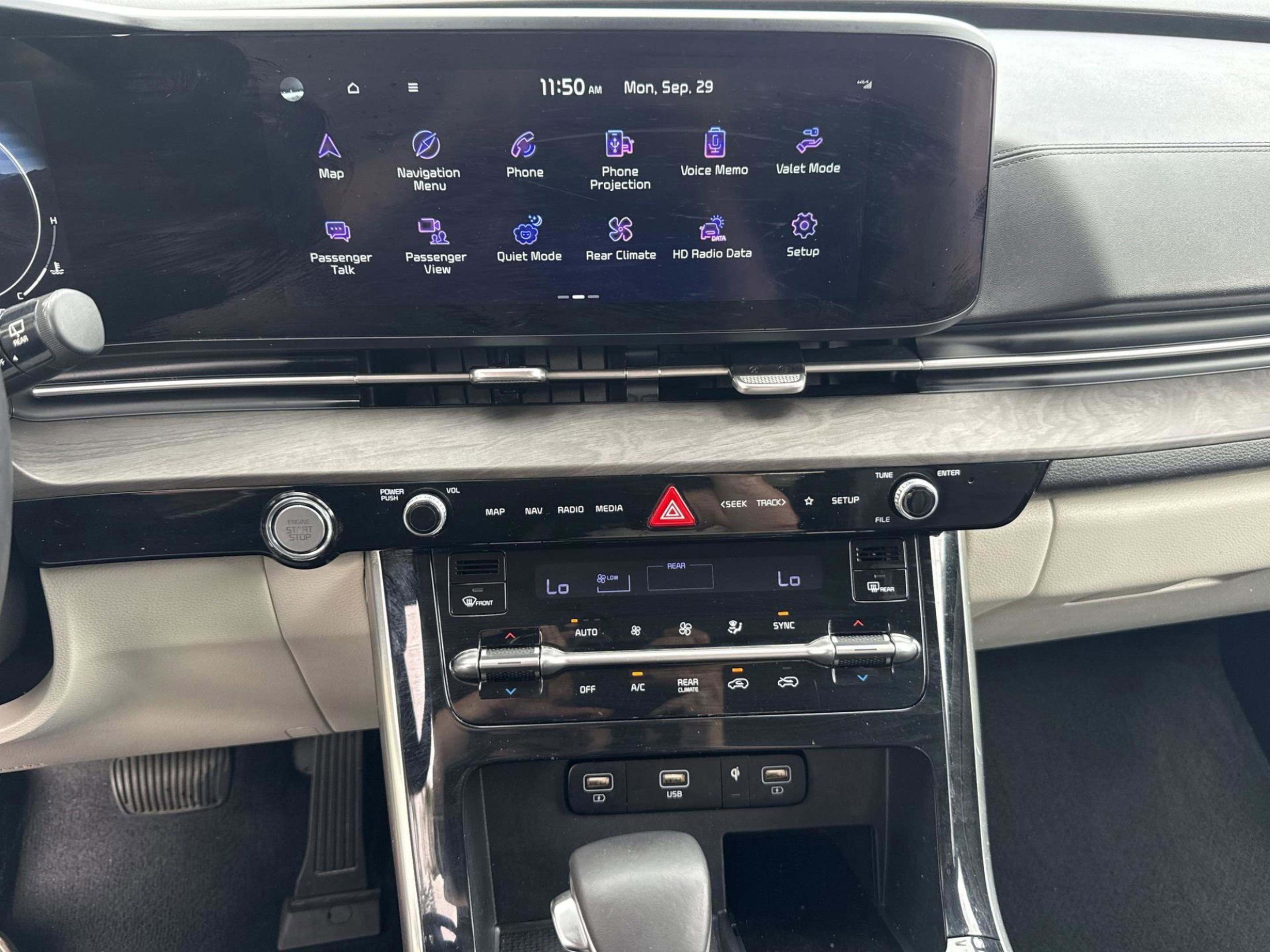 Used 2023 Kia Carnival SX image 22