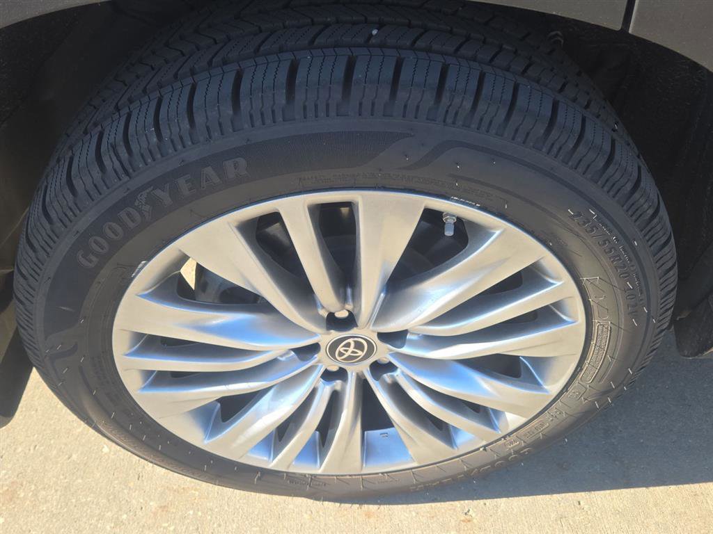 Used 2023 Toyota Highlander Platinum image 23