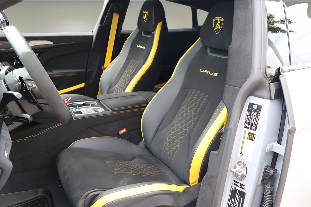 Used 2024 Lamborghini Urus Performante AWD/4WD image 12