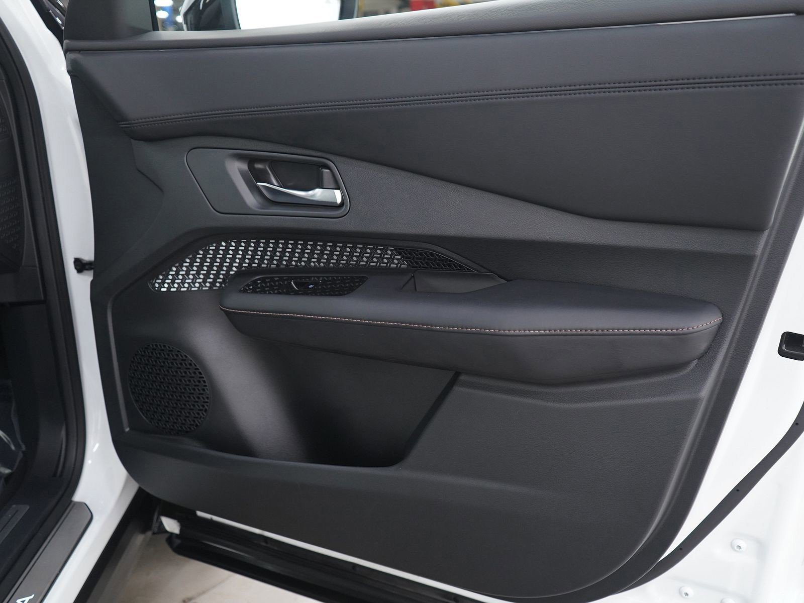 Used 2024 Nissan Ariya AWD image 11