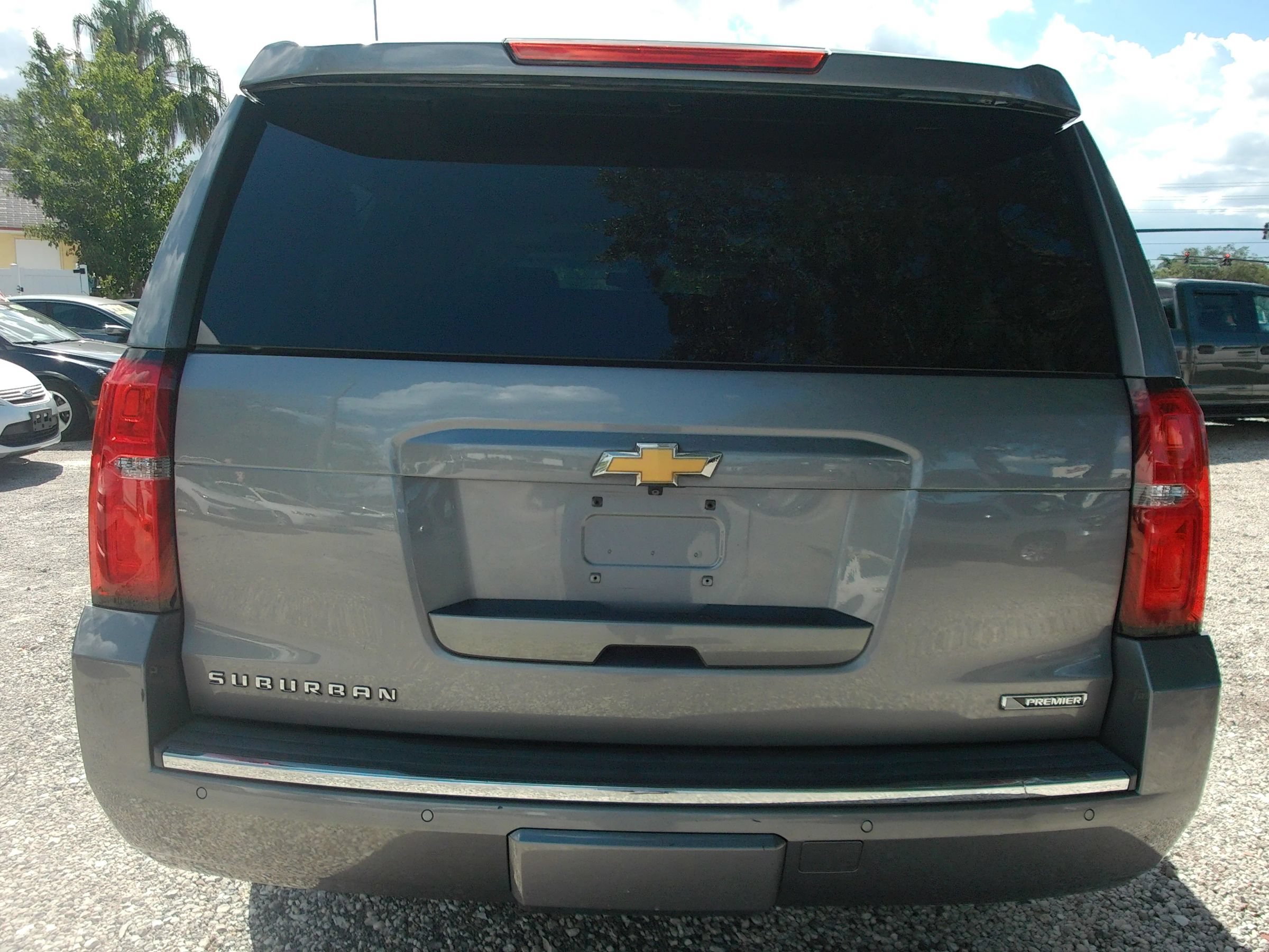 Used 2018 Chevrolet Suburban Premier RWD image 7