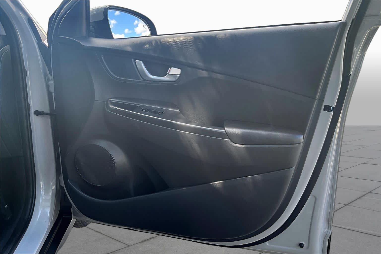 Used 2022 Hyundai Kona SEL w/ Convenience Package FWD image 23
