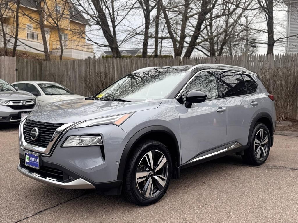 Used 2021 Nissan Rogue Platinum image 2