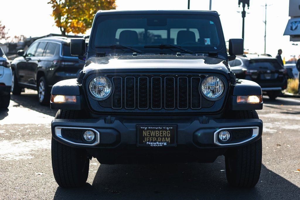 Used 2024 Jeep Gladiator Sport image 5