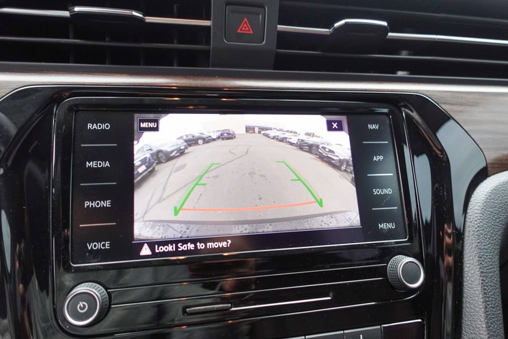 Used 2022 Volkswagen Passat 2.0T image 18