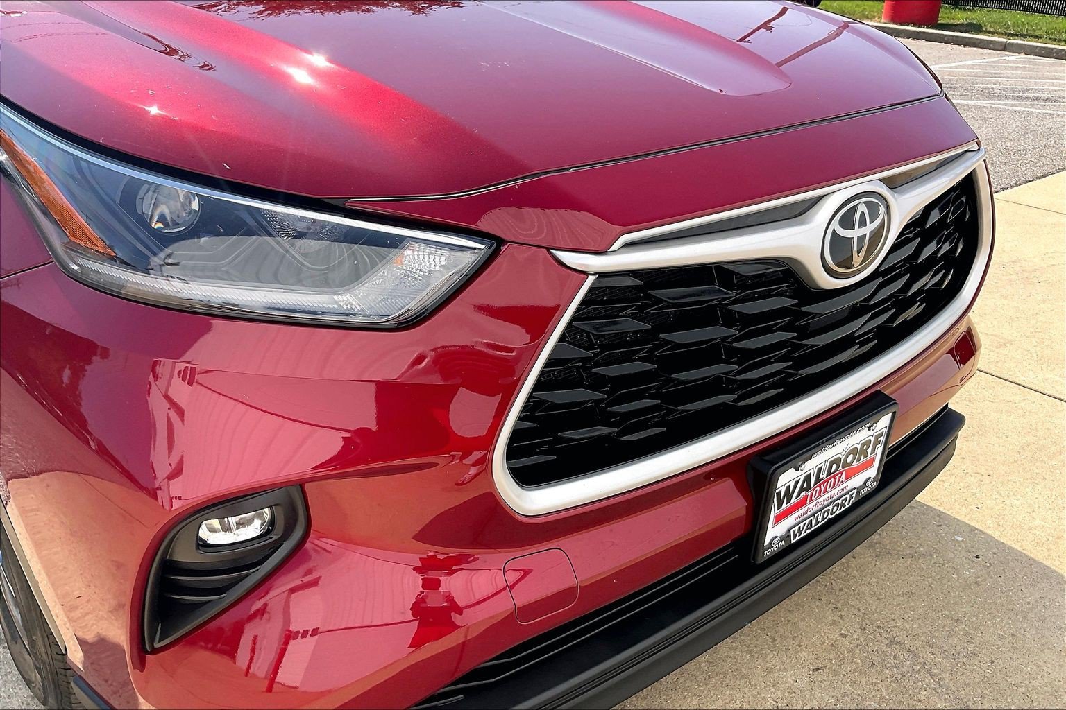 Used 2021 Toyota Highlander XLE AWD/4WD image 36