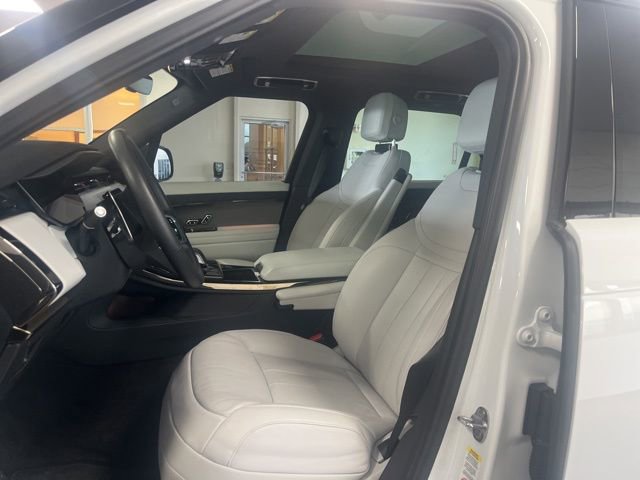 Used 2026 Land Rover Range Rover Velar Dynamic SE image 6