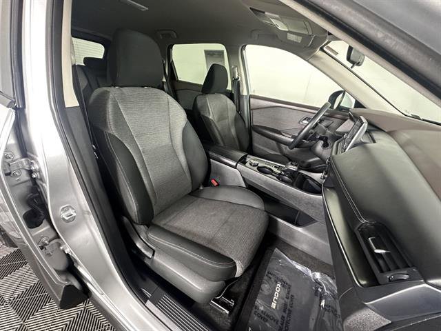 Used 2023 Nissan Rogue SV AWD/4WD image 12
